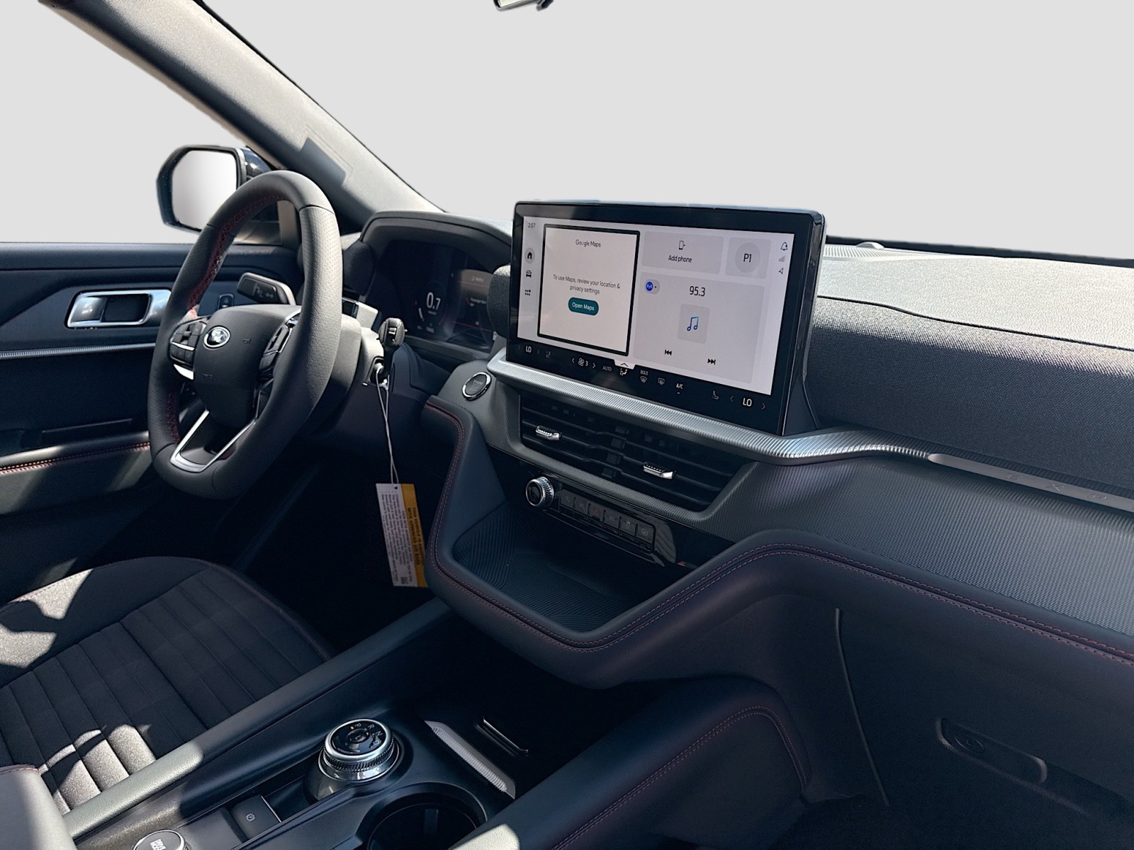 2025 Ford Explorer ST-Line photo 28