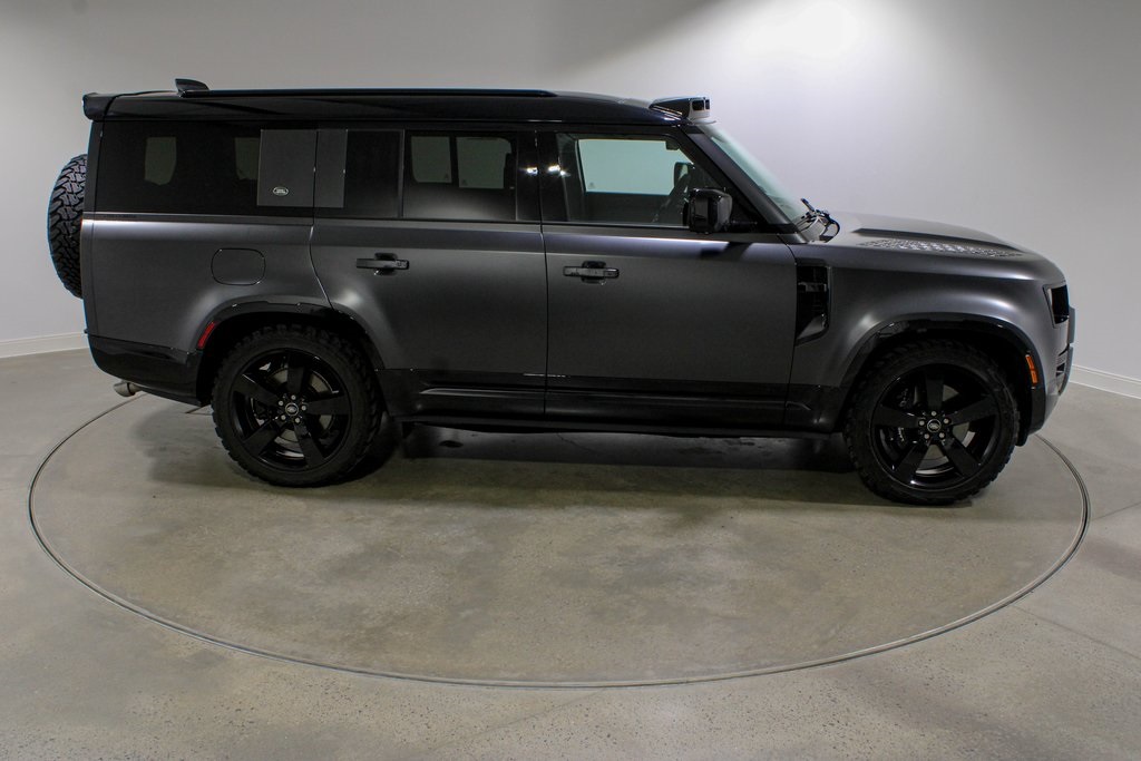 2024 Land Rover Defender 130 V8 photo 6