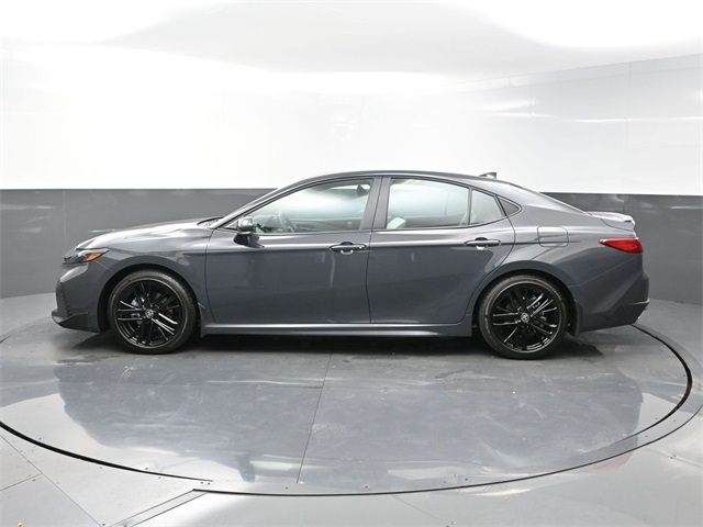 2025 Toyota Camry SE photo 3