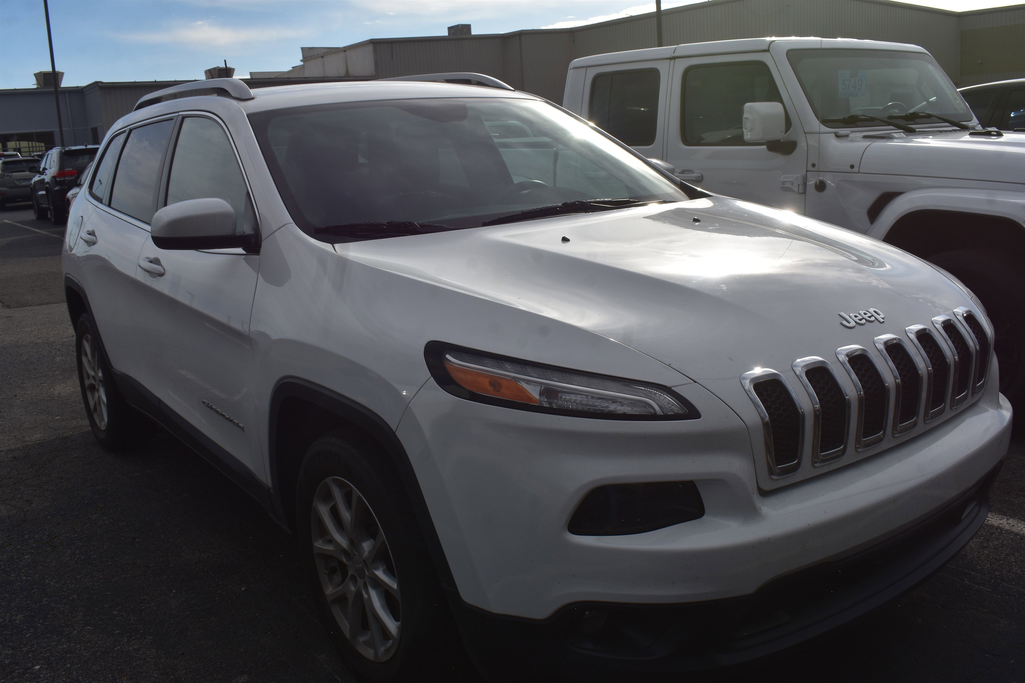 Used 2018 Jeep Cherokee Latitude with VIN 1C4PJLCB8JD513341 for sale in Conway, AR