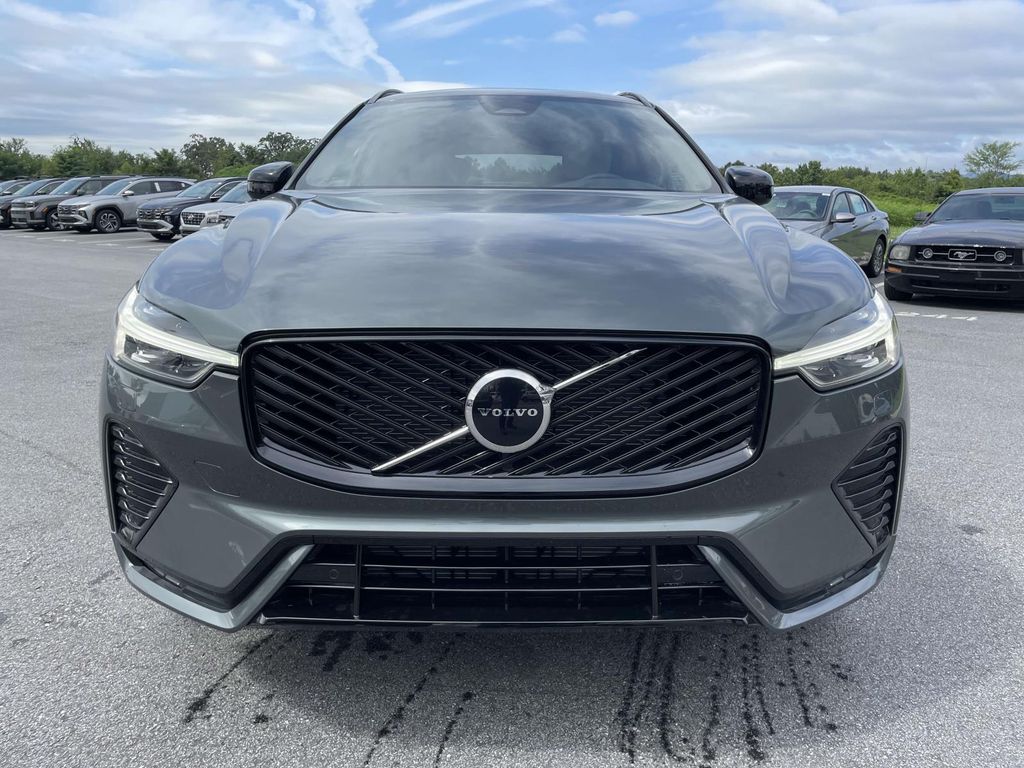 2026 Volvo XC60 B5 Core photo 23
