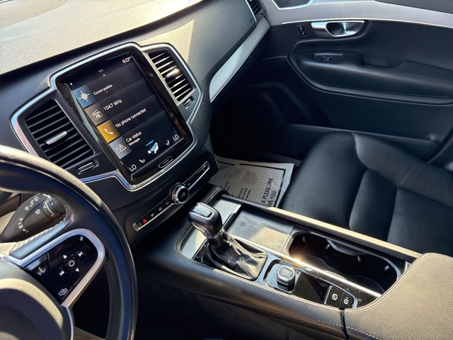 2022 Volvo XC90 T5 Momentum photo 40