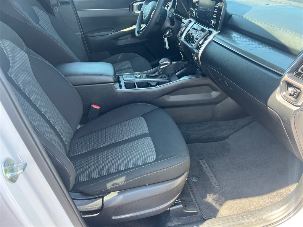 2022 Kia Sorento LX photo 13
