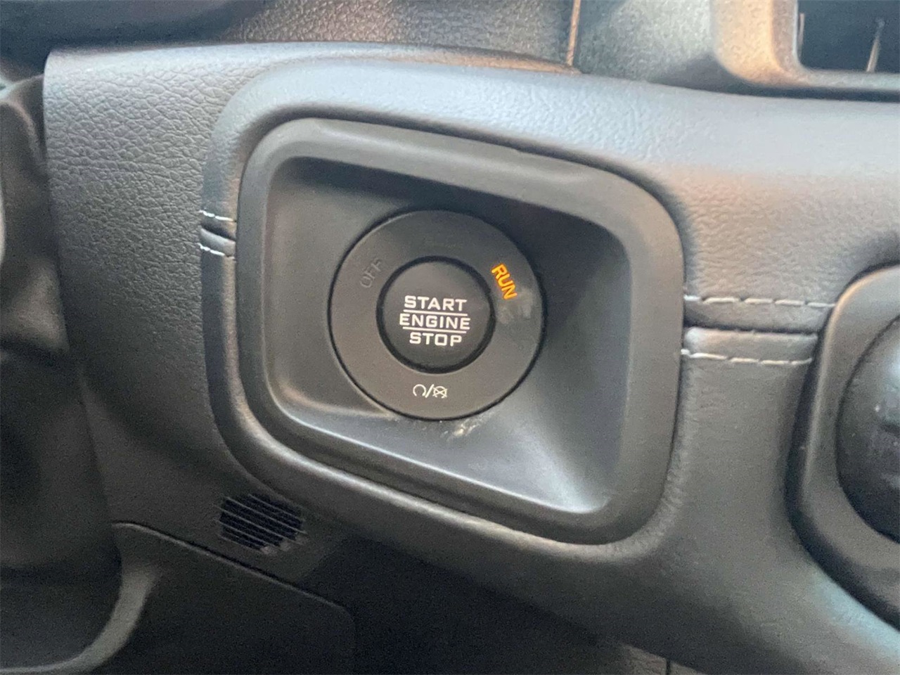 2025 Jeep Wrangler Sahara photo 15