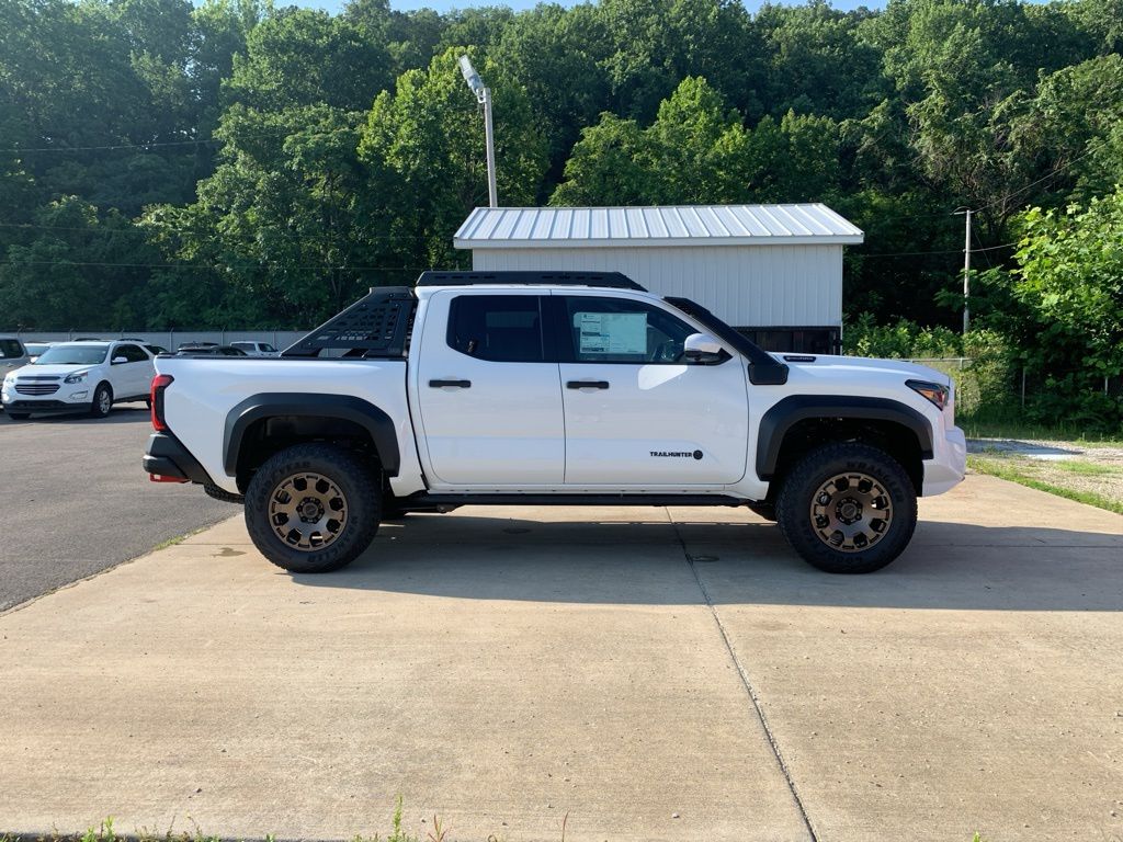 2025 Toyota Tacoma Trailhunter photo 2
