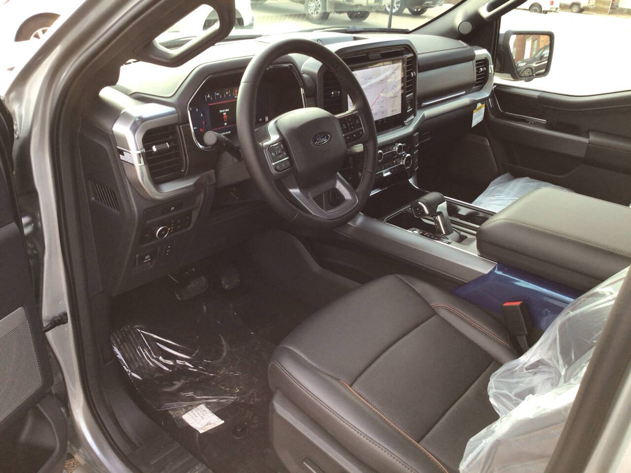2025 Ford F-150 Lariat photo 12