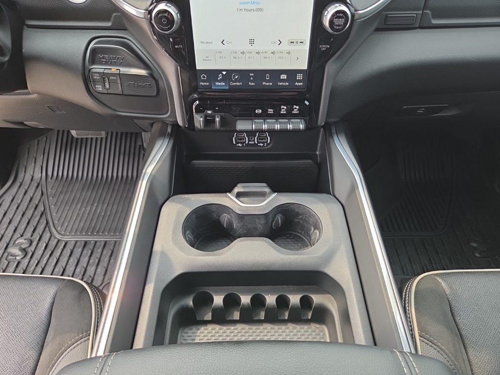 2024 Ram 2500 Laramie photo 17