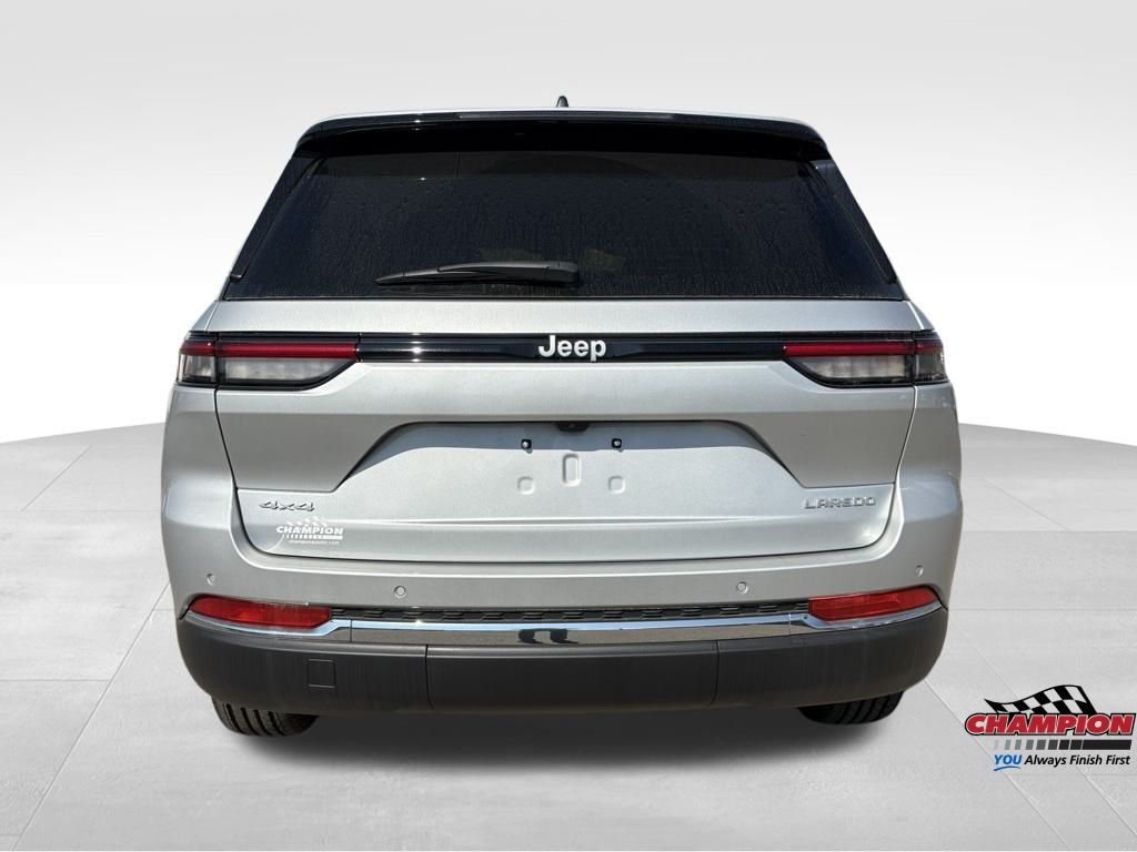 2024 Jeep Grand Cherokee Laredo photo 4