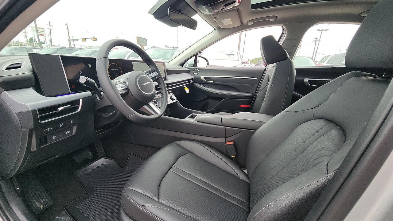 2025 Hyundai Sonata Hybrid Limited photo 9