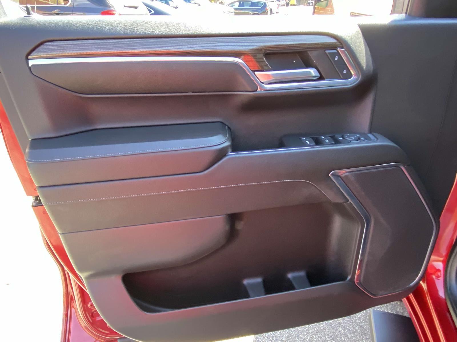 2024 Chevrolet Silverado 1500 RST photo 6