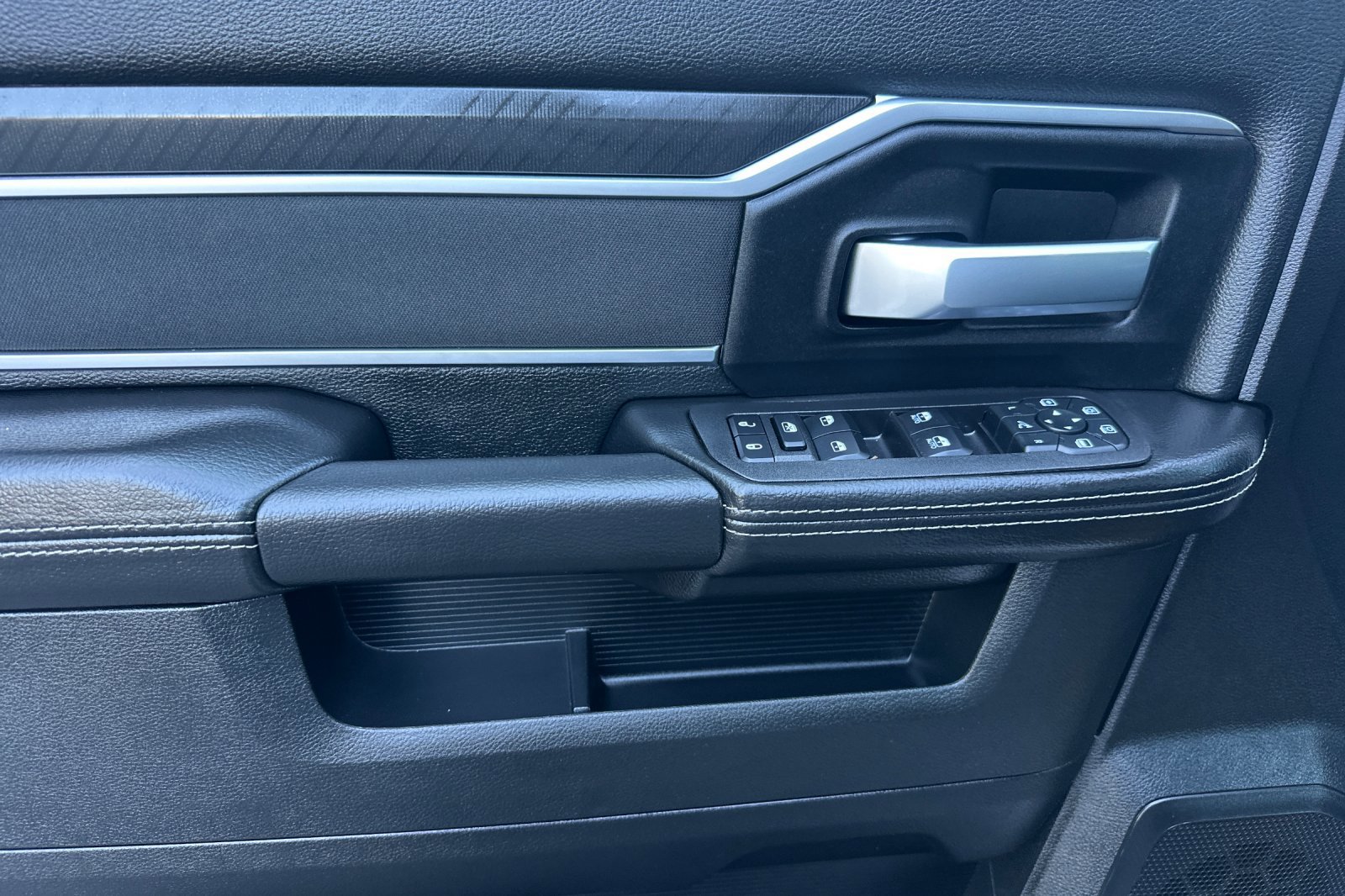 2025 Ram 2500 Big Horn photo 11