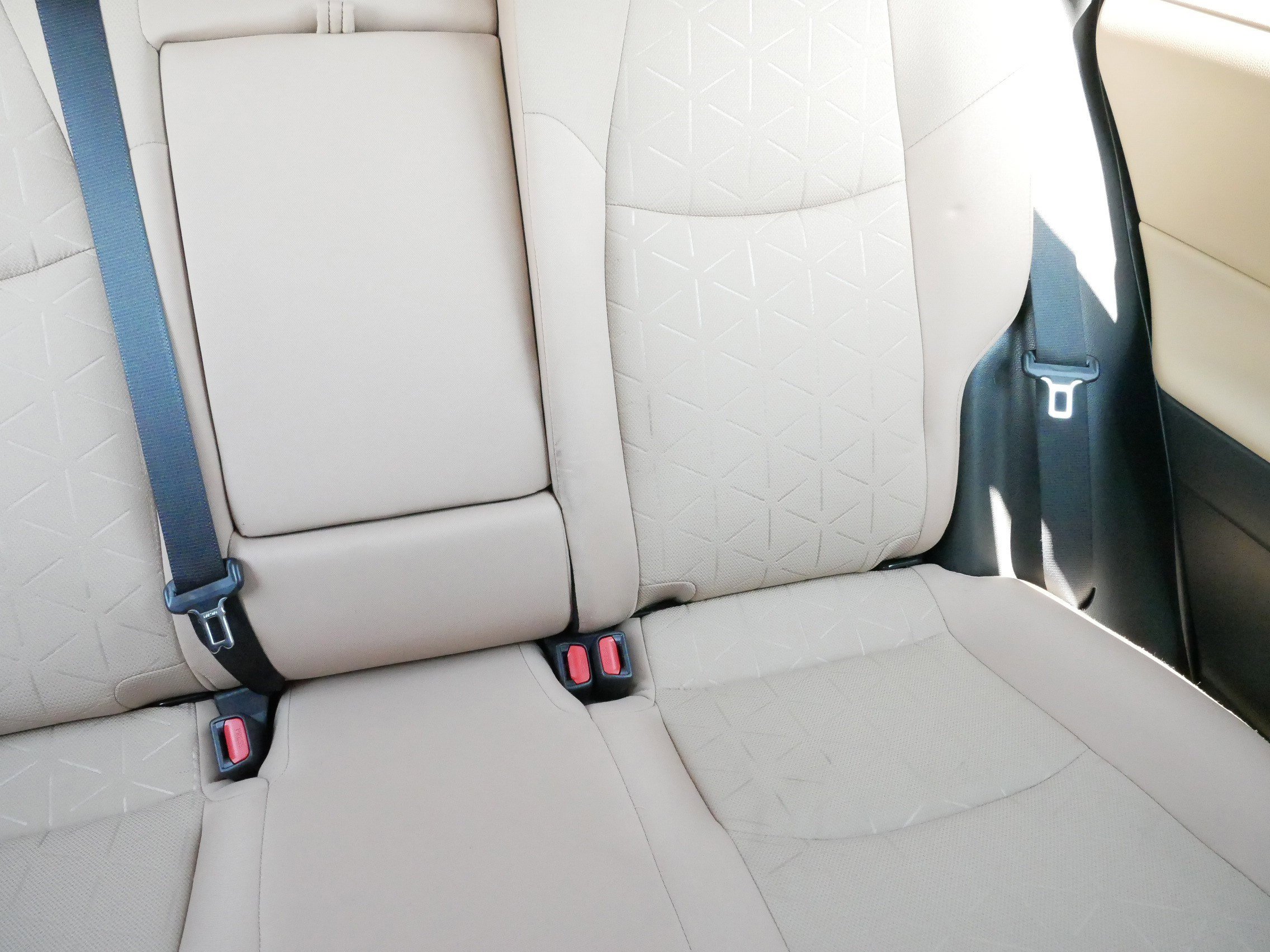 2022 Toyota RAV4 Hybrid XLE photo 13