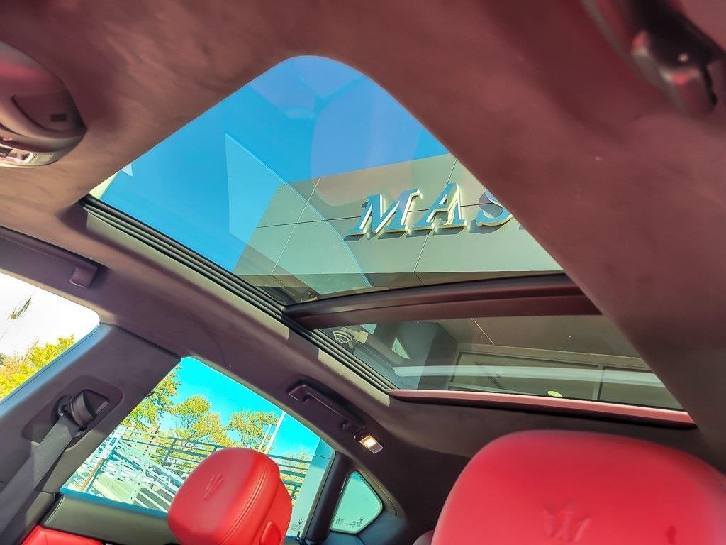 2021 Maserati Levante Base photo 10