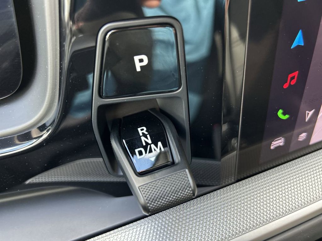 2025 Porsche Cayenne Coupe Base photo 24