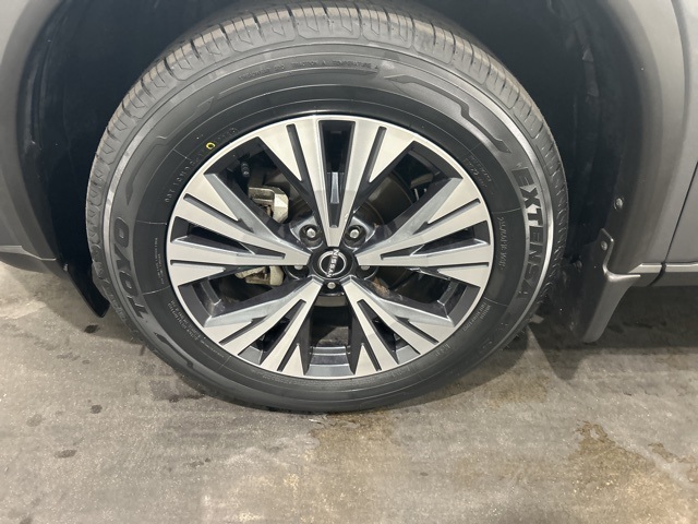 2023 Nissan Rogue SV photo 18