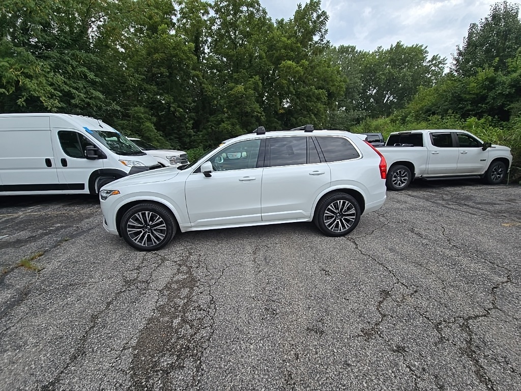 2021 Volvo XC90 T6 Momentum photo 3