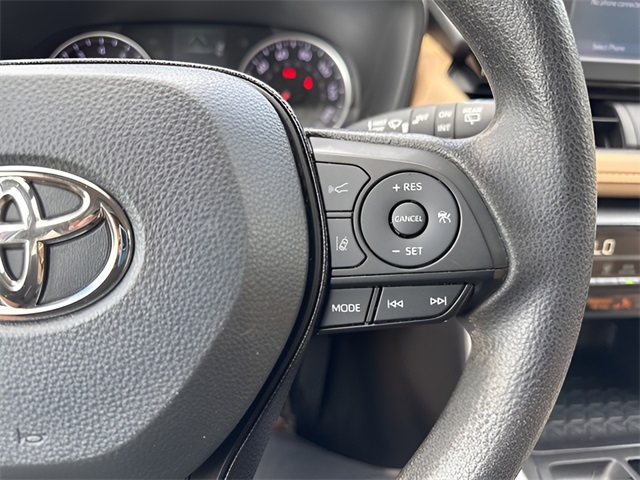 2021 Toyota RAV4 XLE photo 17