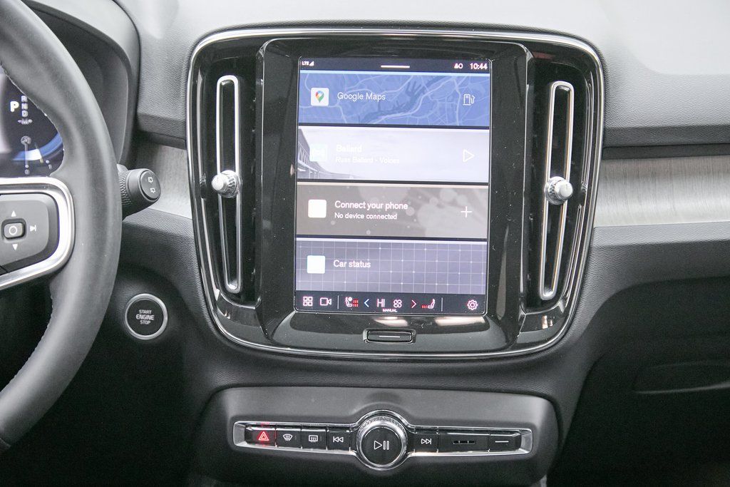 2023 VOLVO XC40 - Image 27