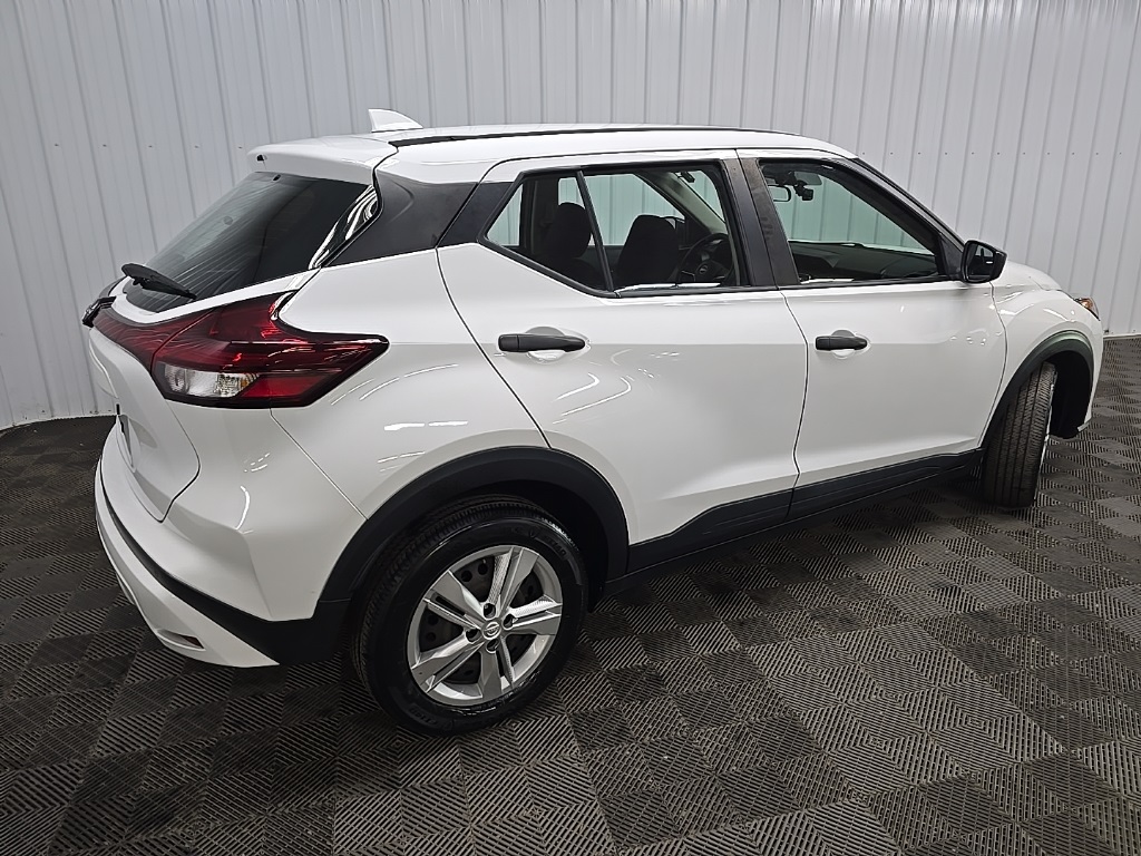 2022 Nissan Kicks S photo 3