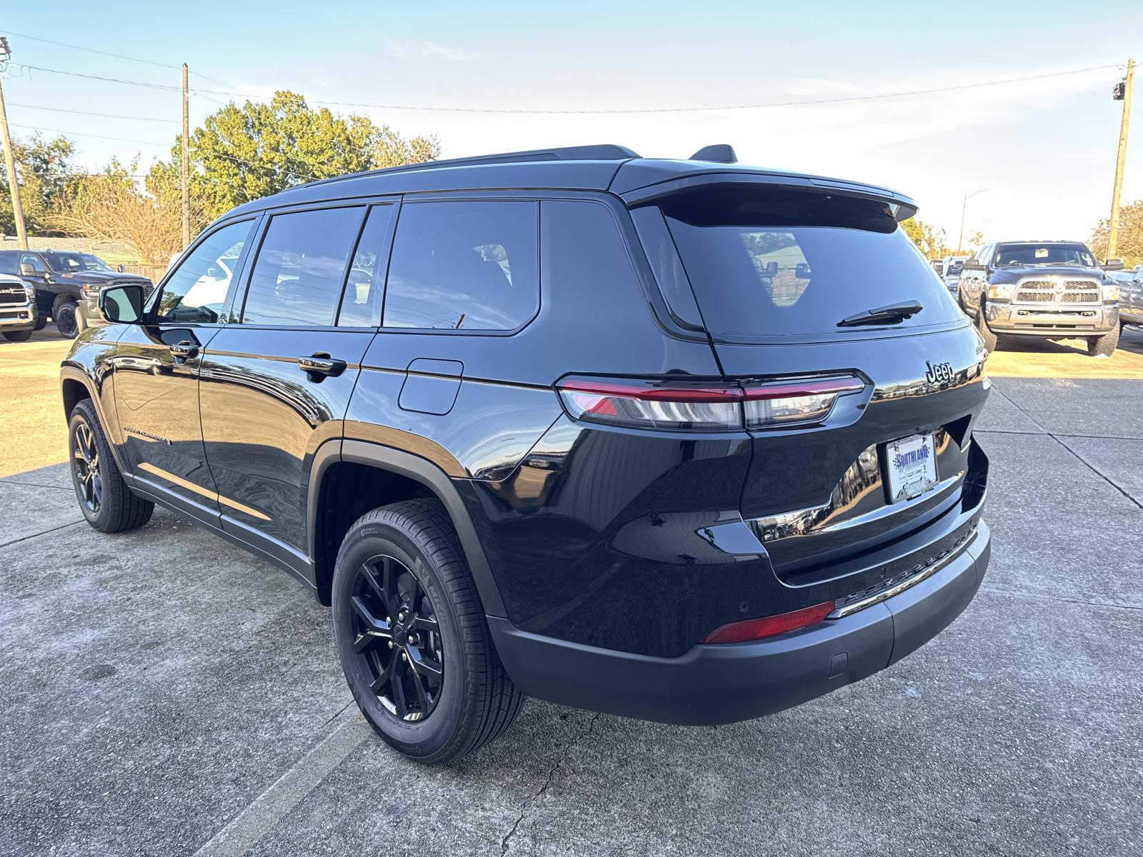 2025 Jeep Grand Cherokee Altitude photo 4
