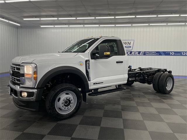2026 Ford F-450 Super Duty Chassis Cab XLT's photo