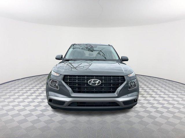 2025 Hyundai Venue SE photo 2
