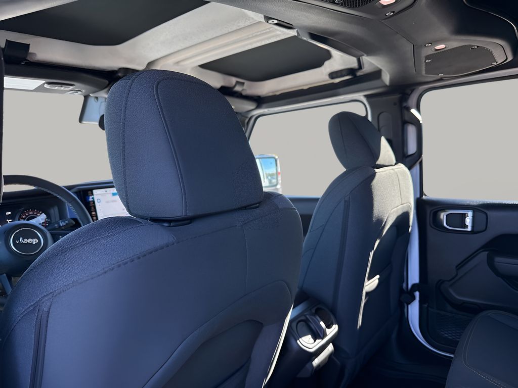 2025 Jeep Gladiator Willys photo 31