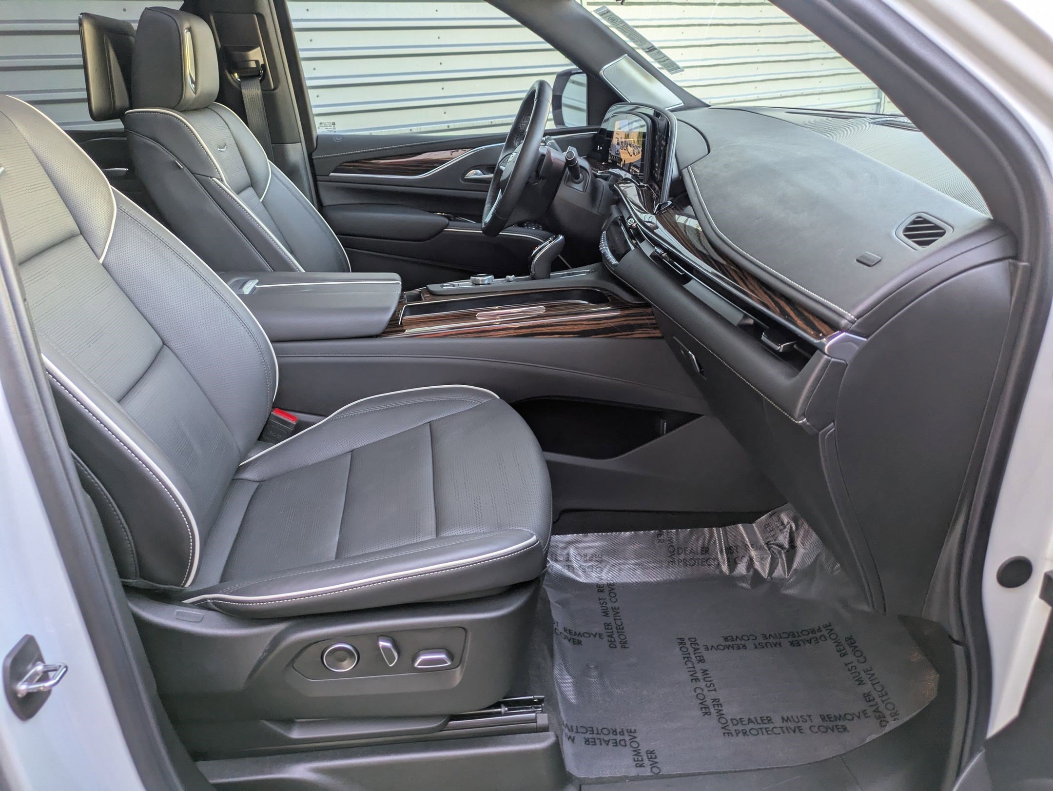 2024 Cadillac Escalade Premium Luxury photo 31