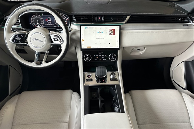 2025 Jaguar F-PACE P250 R-Dynamic S photo 11