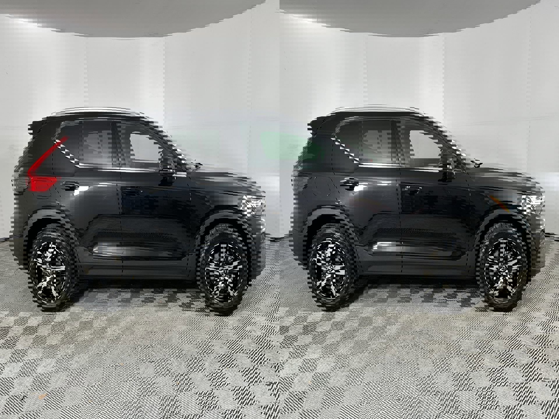 2025 Volvo XC40 Core photo 5