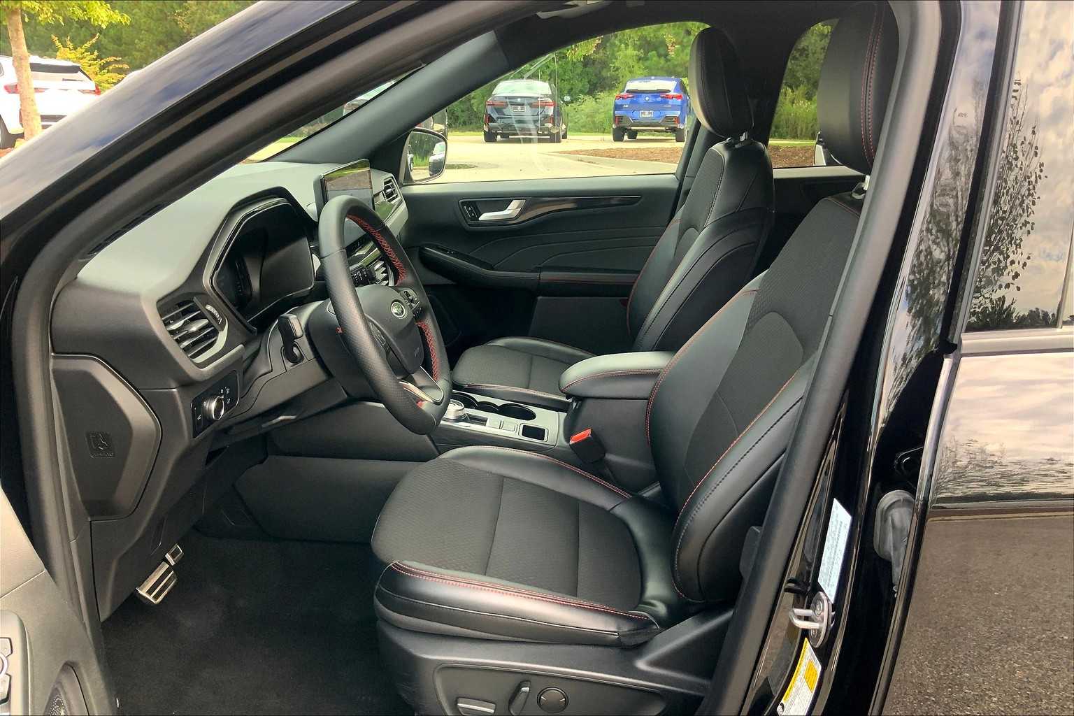 2024 Ford Escape ST-Line photo 6