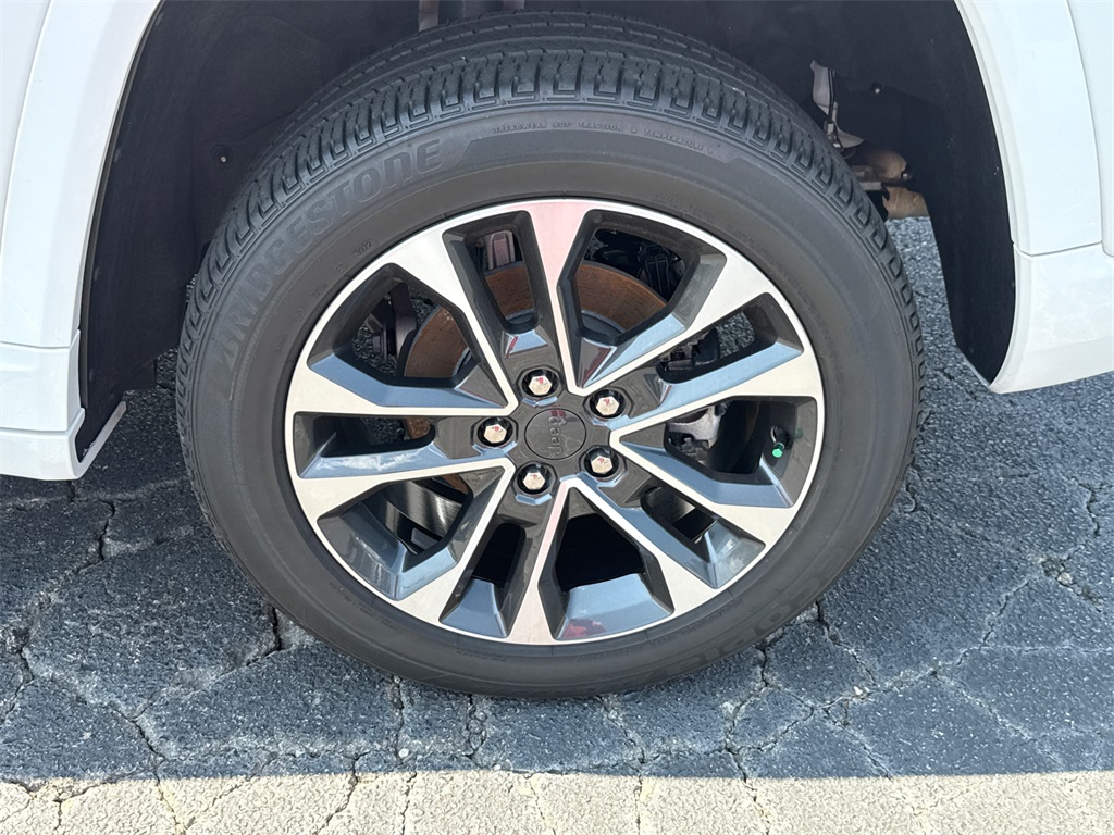 2023 Jeep Grand Cherokee Overland photo 16