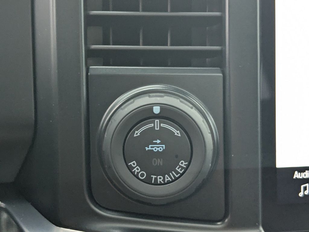 2025 Ford F-250 Lariat photo 28