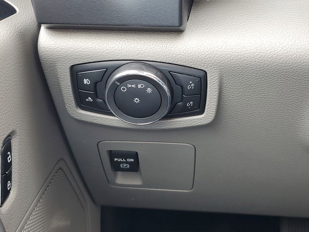 2017 Ford F-150 XLT photo 9