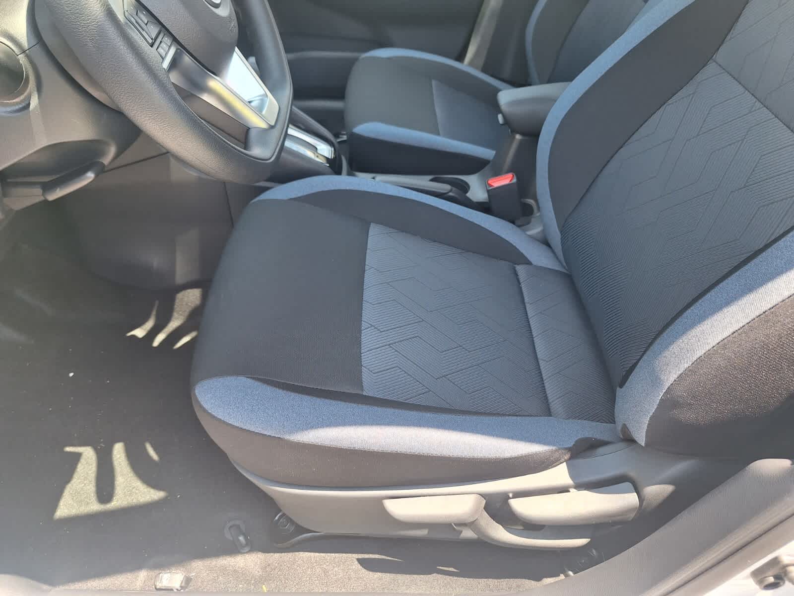 2025 Nissan Versa SV photo 10