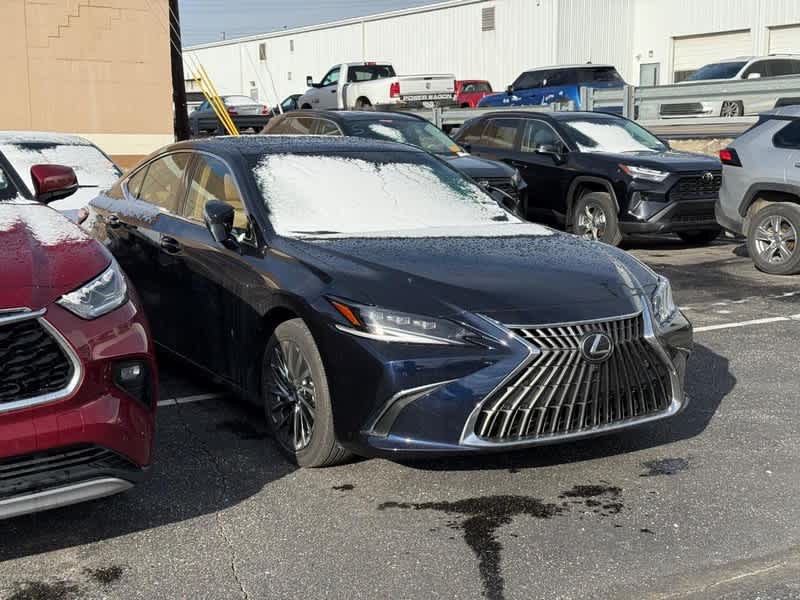 2025 Lexus ES Base's photo