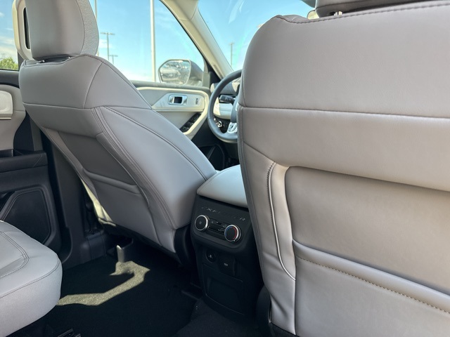 2025 Ford Explorer photo 18