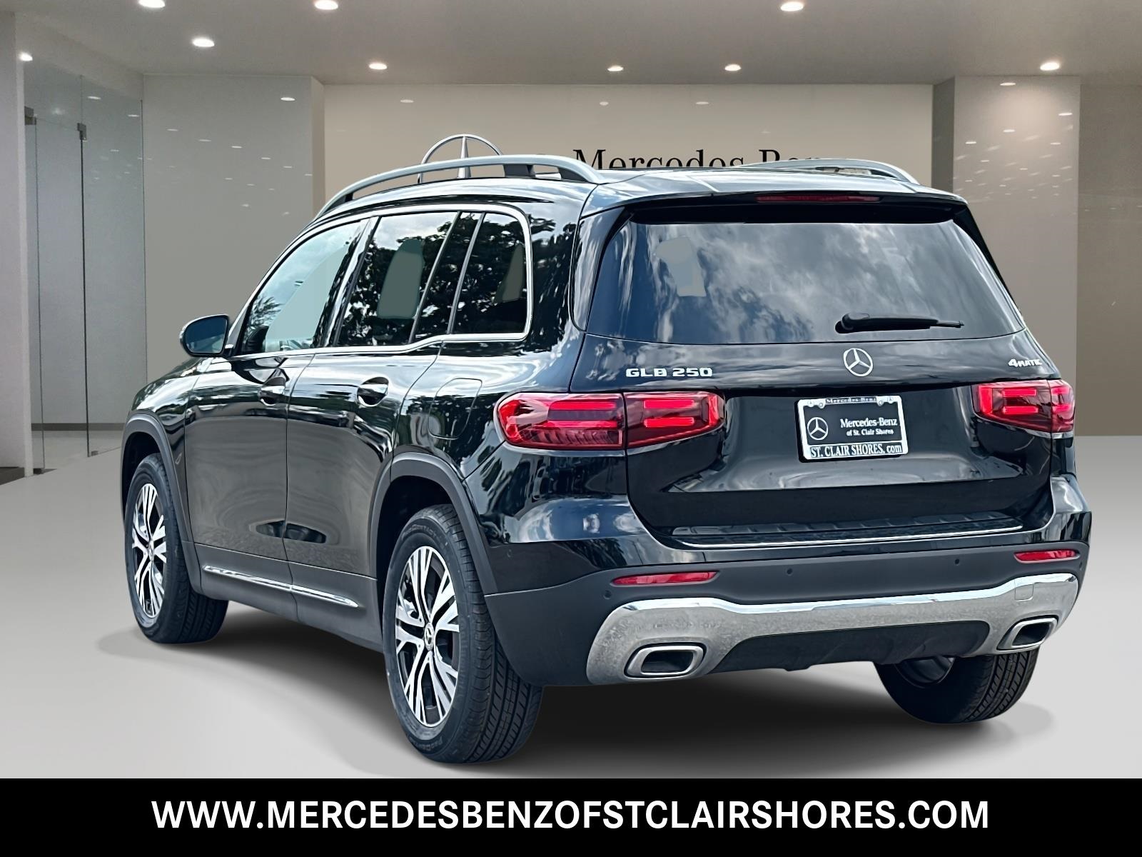 2025 Mercedes Benz GLB 250 4MATIC photo 2