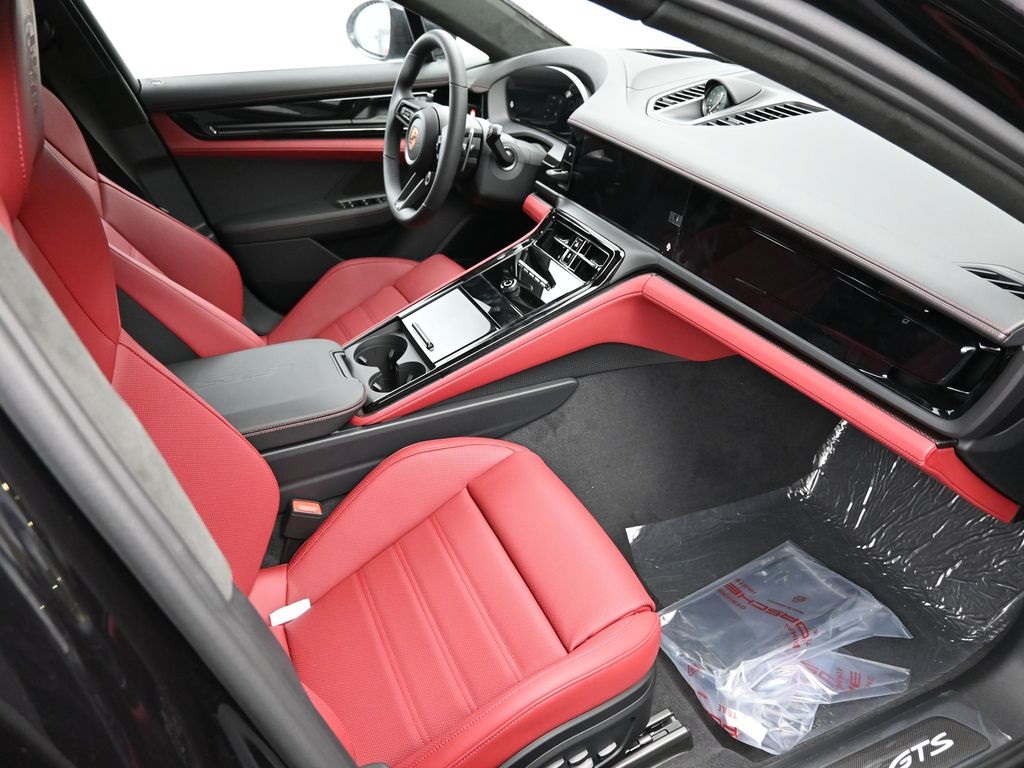 2026 Porsche Panamera GTS photo 10