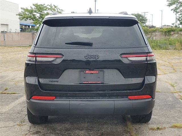 2023 Jeep Grand Cherokee Altitude photo 3