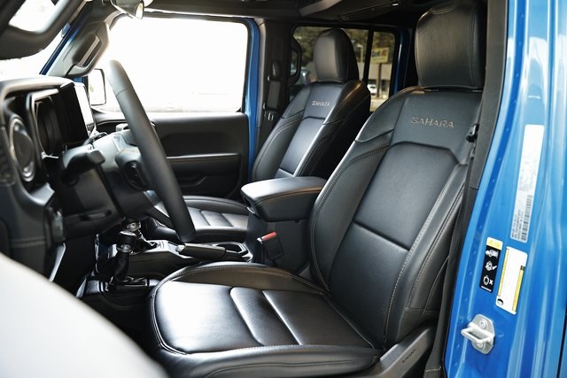 2024 Jeep Wrangler Sahara photo 29