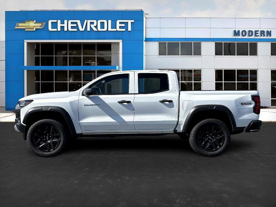2025 Chevrolet Colorado Trail Boss photo 2