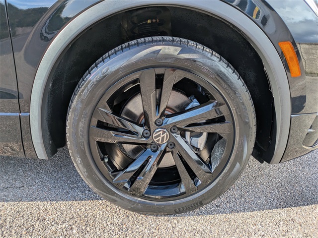 2023 Volkswagen Tiguan SE R-Line Black photo 11