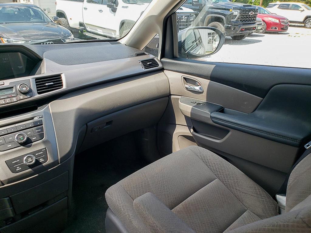 2016 Honda Odyssey LX photo 23