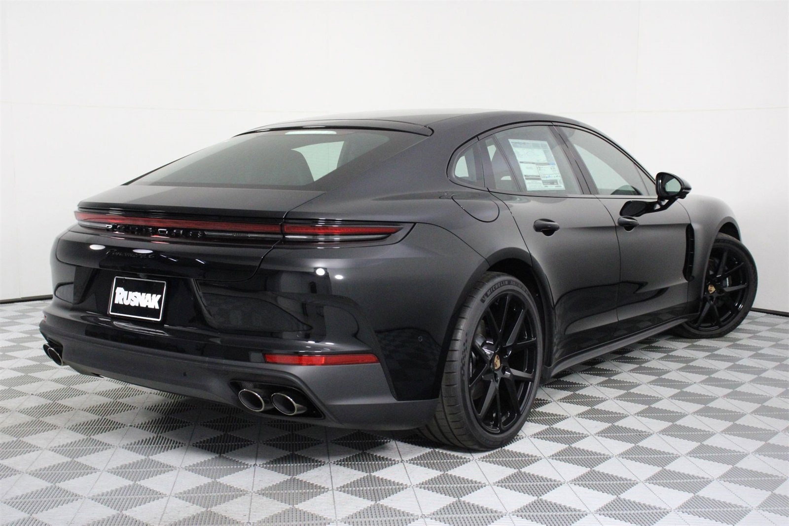 2025 Porsche Panamera 4 photo 7