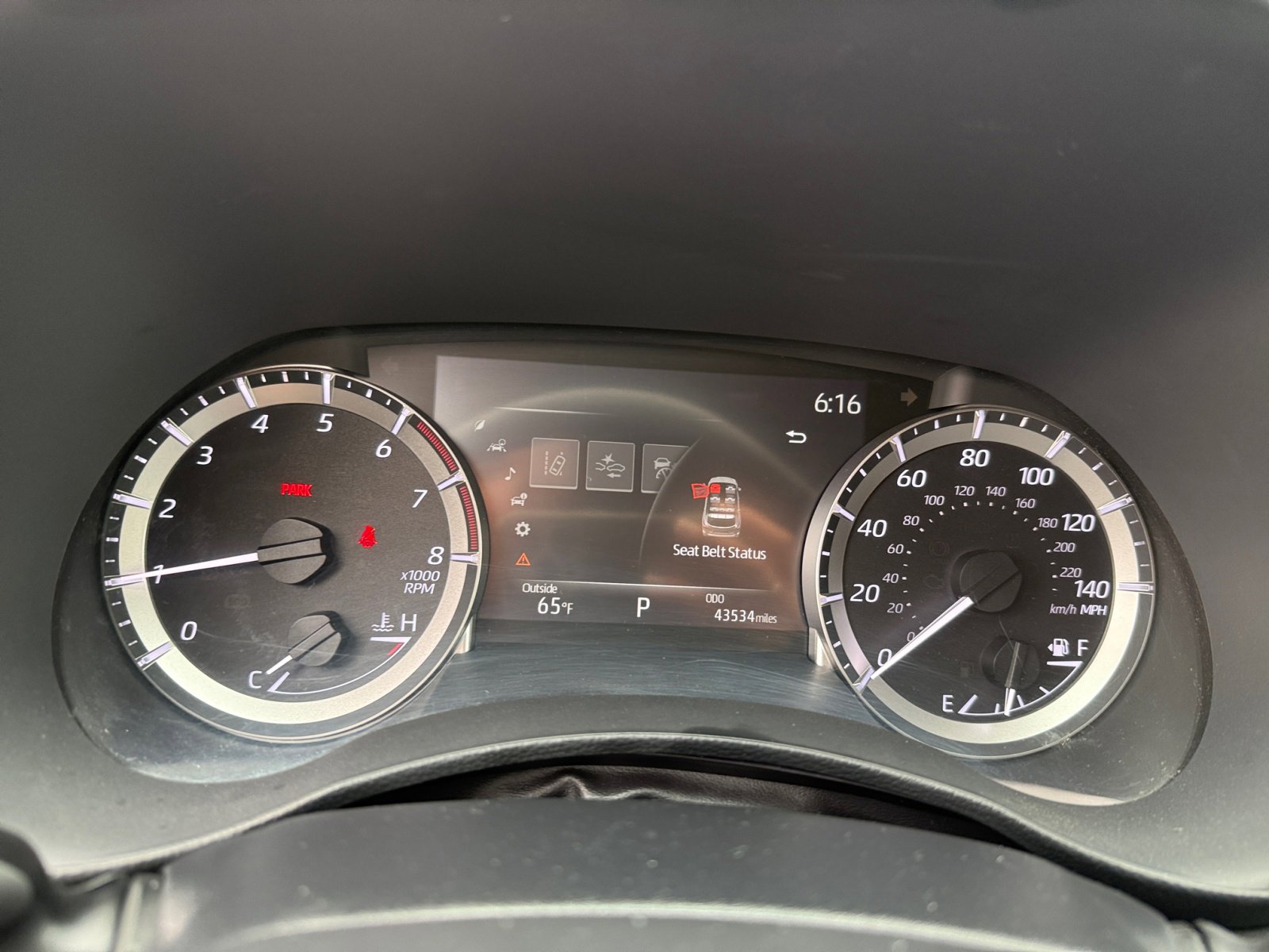 2023 Toyota Highlander XLE photo 8