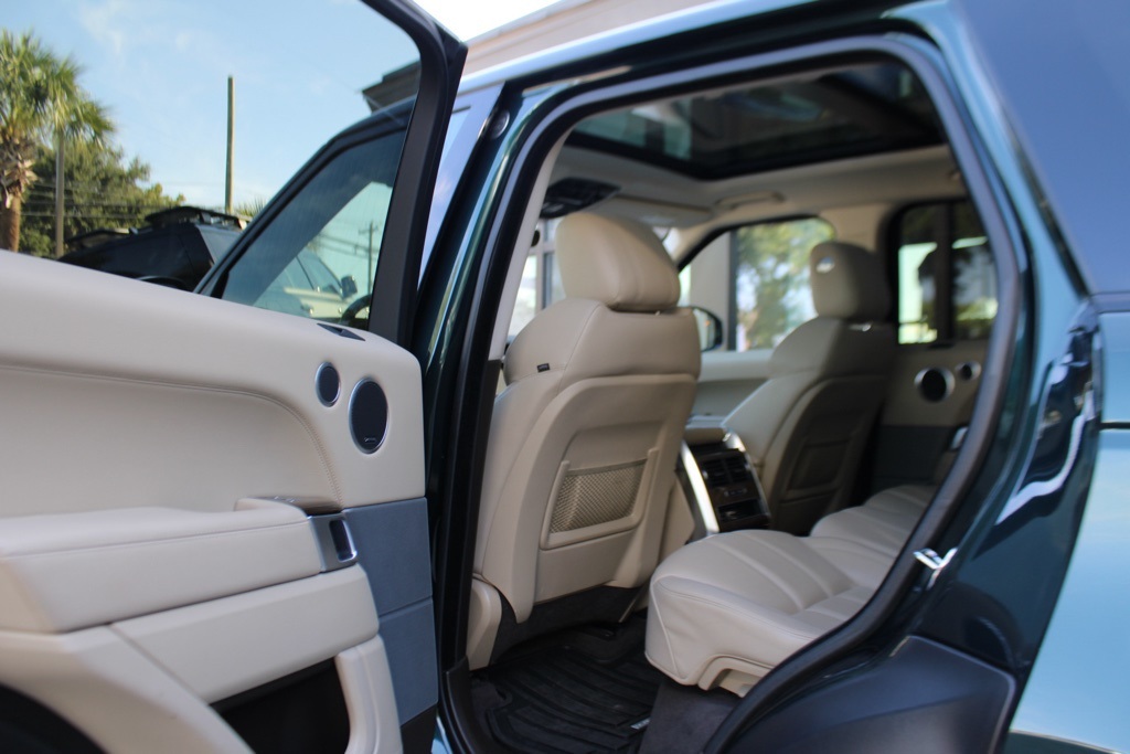 2017 Land Rover Range Rover Sport HSE photo 22