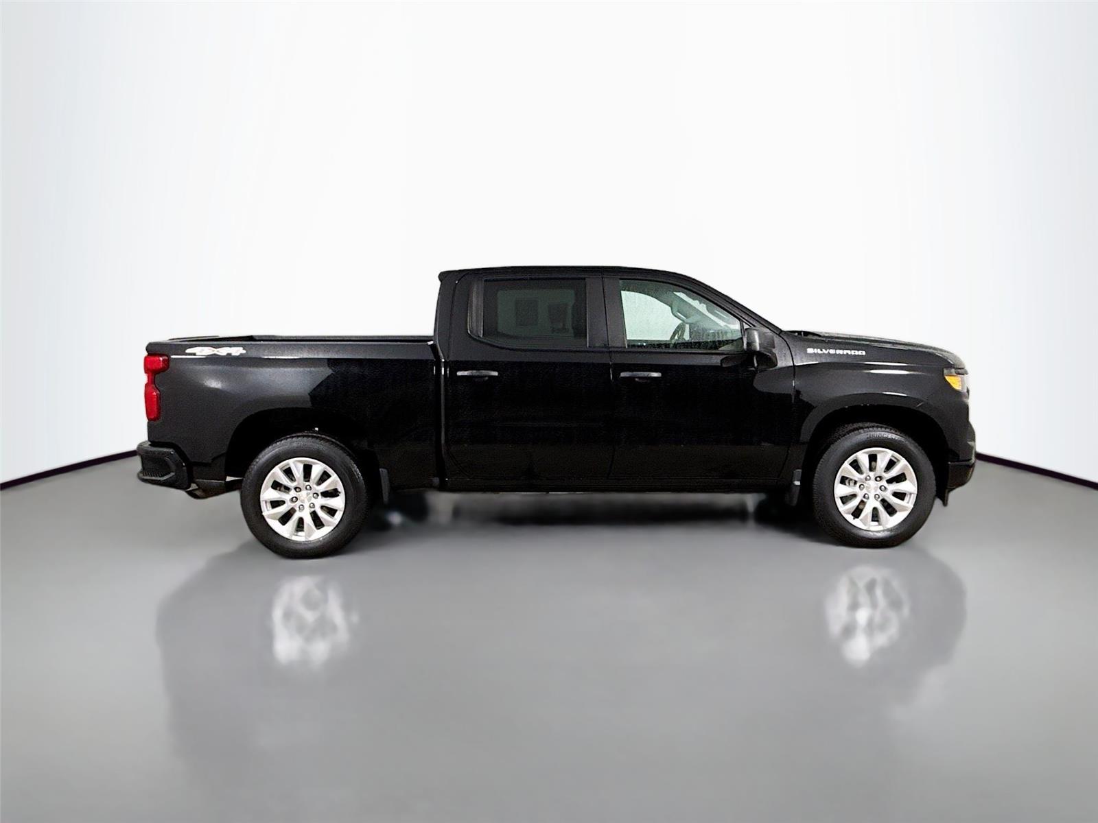 2023 Chevrolet Silverado 1500 Custom photo 4