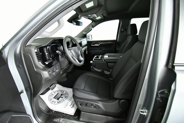 2026 Chevrolet Silverado 1500 RST photo 4