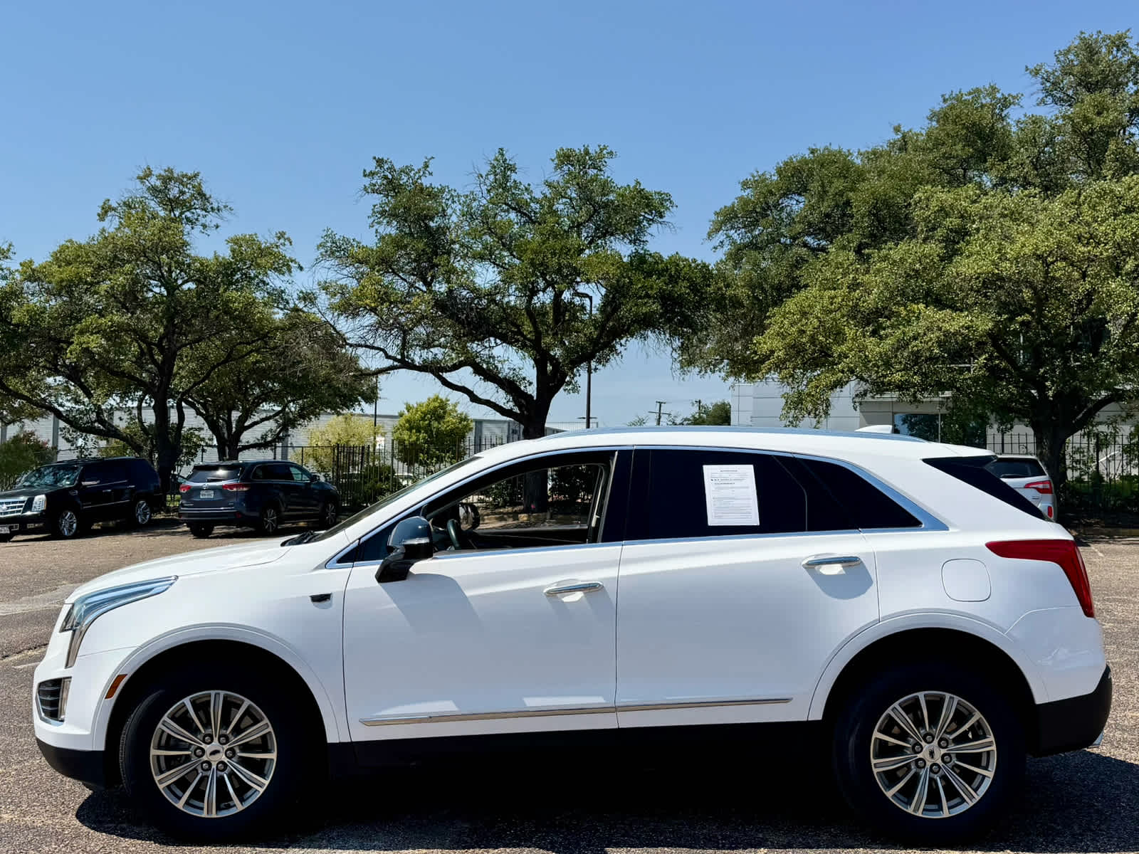 2018 Cadillac XT5 Luxury photo 2